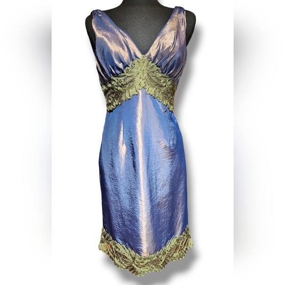 Metallic lace and beaded evening dress. Purple/bronze. Size 10. Lace Detailing - Picture 3 of 9